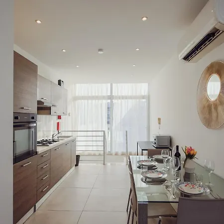 Апартаменты Contemporary 2br Duplex With Sunny Terrace *