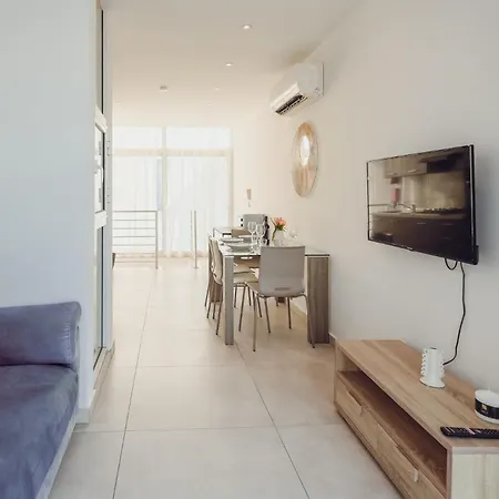 Апартаменты Contemporary 2br Duplex With Sunny Terrace