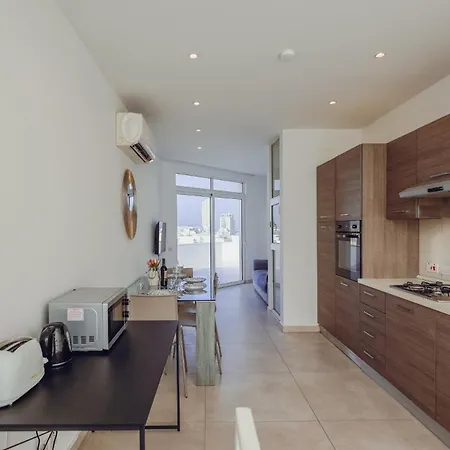 Contemporary 2br Duplex With Sunny Terrace Apartament