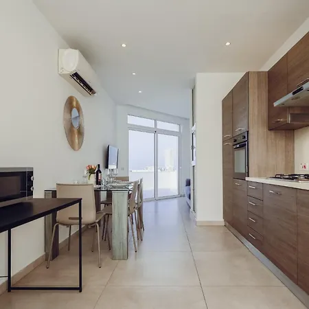 Апартаменты Contemporary 2br Duplex With Sunny Terrace Tal-Franciz