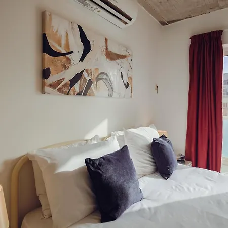 Апартаменты Contemporary 2br Duplex With Sunny Terrace