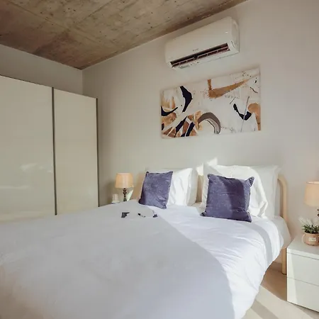 Апартаменты Contemporary 2br Duplex With Sunny Terrace Tal-Franciz