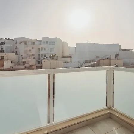 Contemporary 2br Duplex With Sunny Terrace *