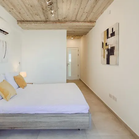 Contemporary 2br Duplex With Sunny Terrace Tal-Franciz