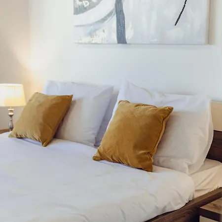 Contemporary 2br Duplex With Sunny Terrace Apartament